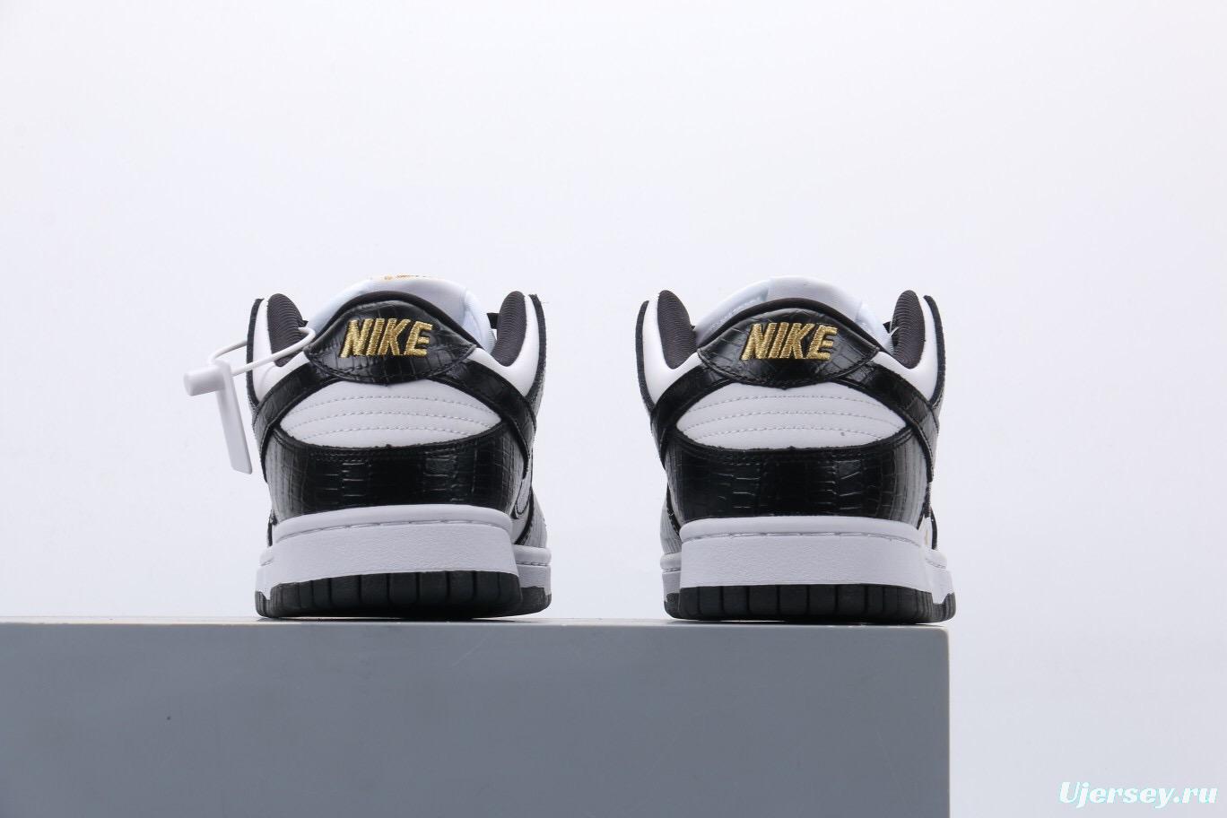 Supreme X Nike SB Dunk Low “Black Stars”