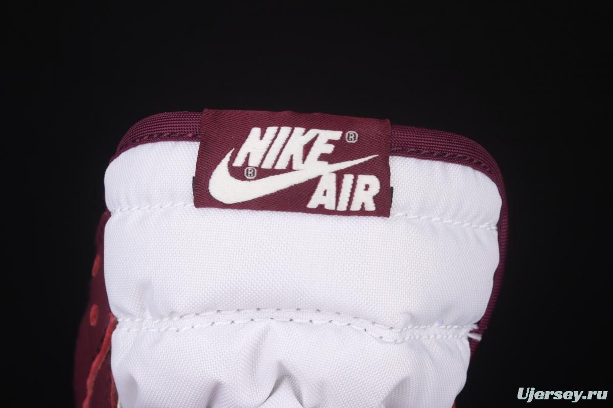 Air Jordan 1 Retro High OG Bordeaux Bordeaux burgundy high top basketball shoes 555088-611
