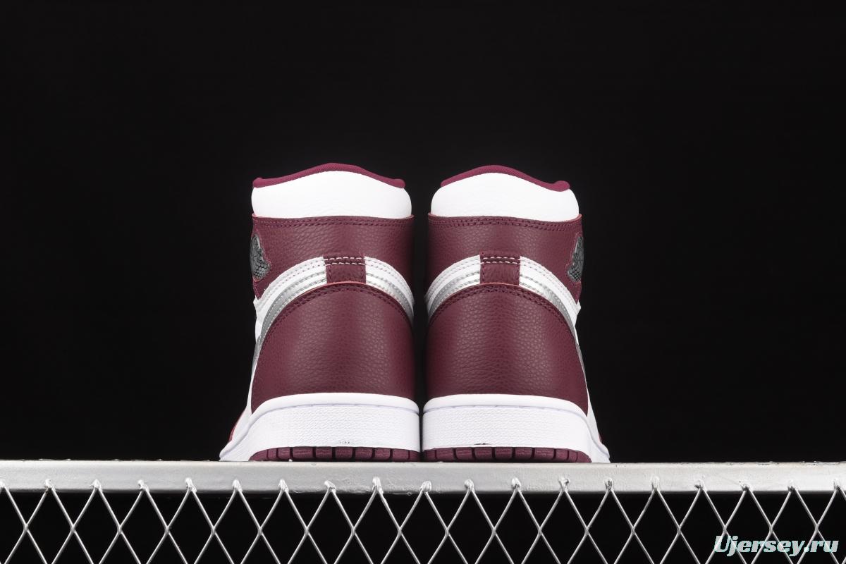 Air Jordan 1 Retro High OG Bordeaux Bordeaux burgundy high top basketball shoes 555088-611