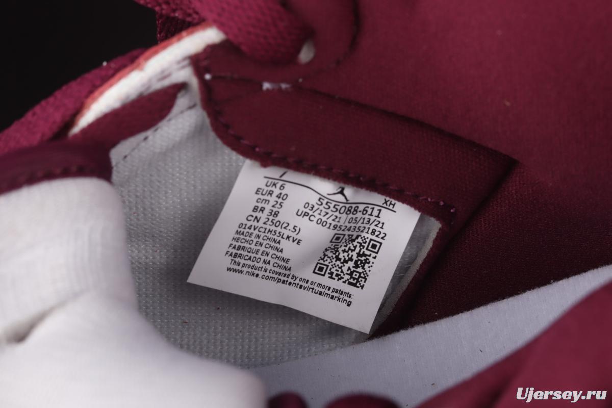 Air Jordan 1 Retro High OG Bordeaux Bordeaux burgundy high top basketball shoes 555088-611