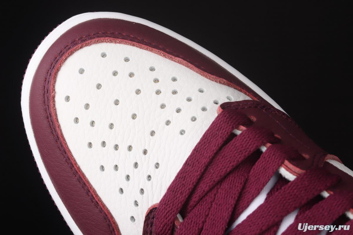 Air Jordan 1 Retro High OG Bordeaux Bordeaux burgundy high top basketball shoes 555088-611
