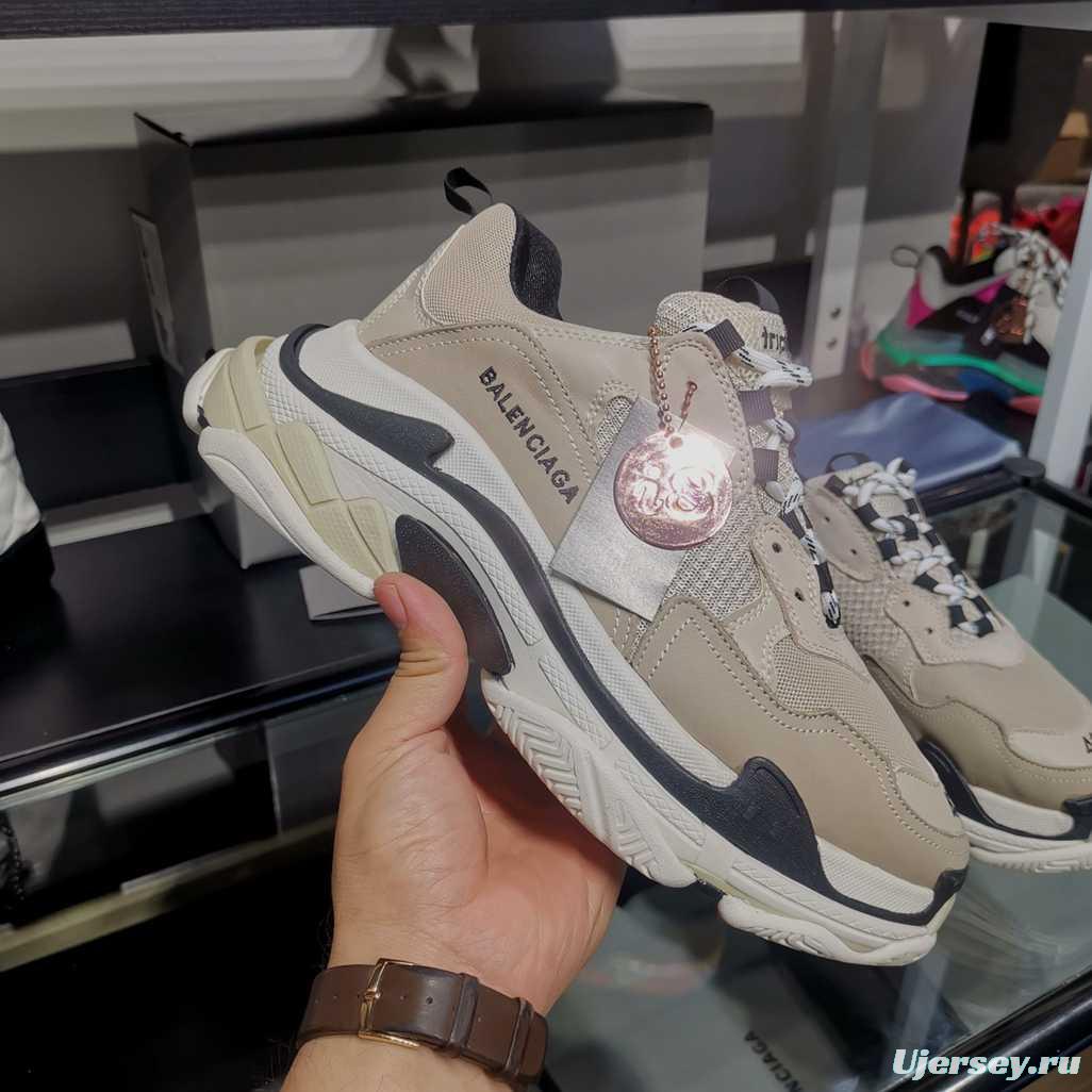 Men/Women Balenciaga Triple S Sneaker khaki Item Ab5580330