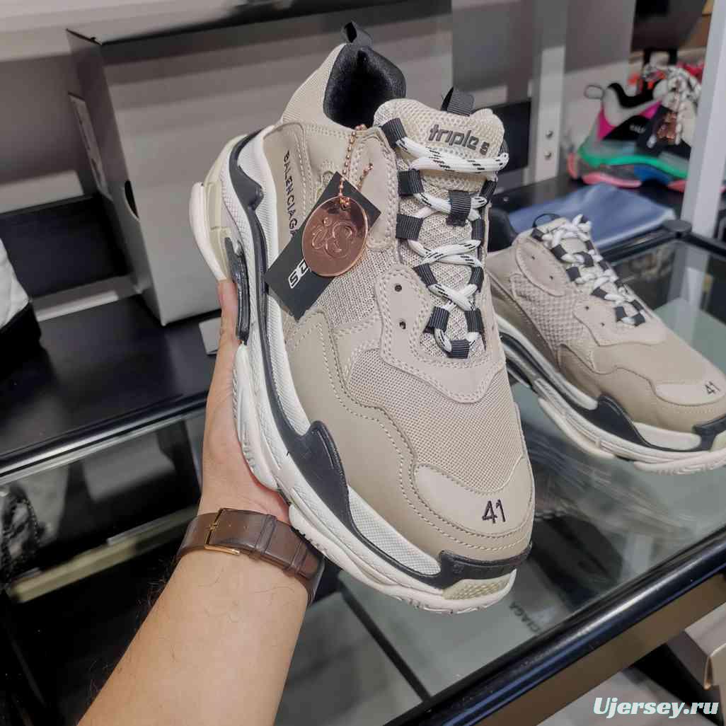 Men/Women Balenciaga Triple S Sneaker khaki Item Ab5580330