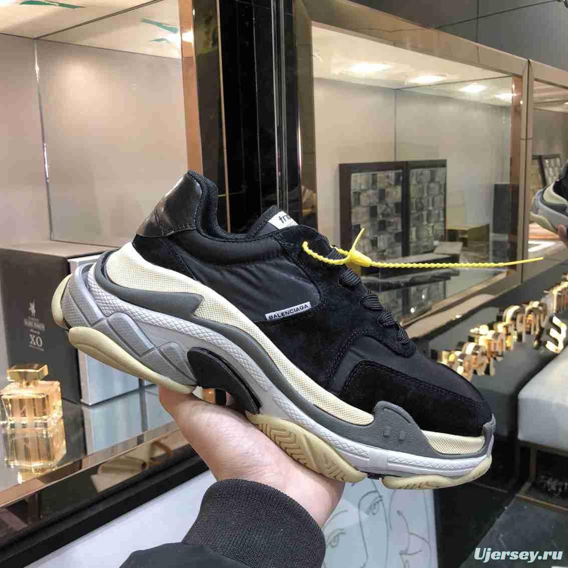 Men/Women Balenciaga Triple S Sneaker Black Item 6380340