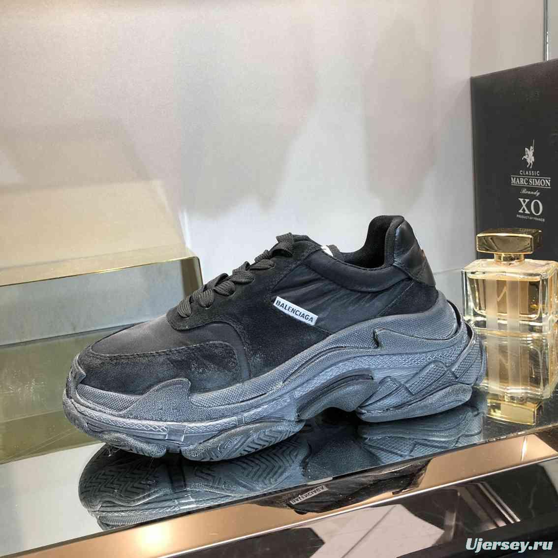 Men/Women Balenciaga Triple S 2.0 Sneaker Black Item 6380340