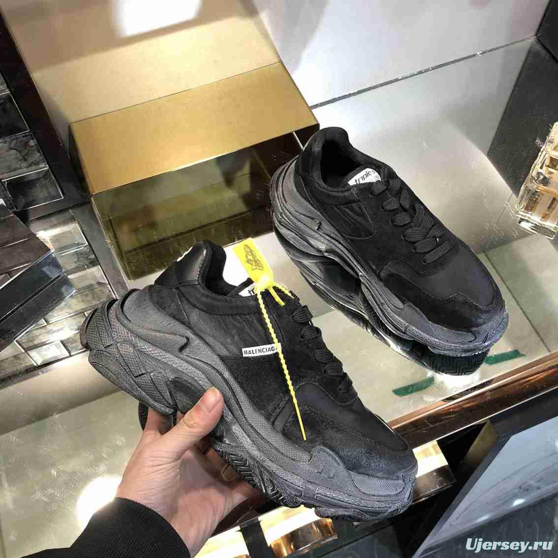 Men/Women Balenciaga Triple S 2.0 Sneaker Black Item 6380340