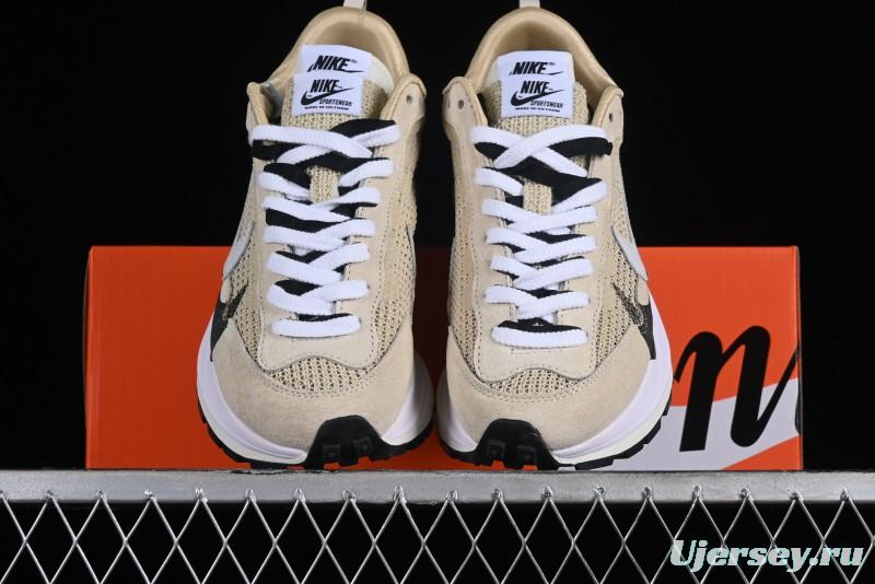 Nike Sacai VaporWaffle 3.0 Fashion-Forward Running Shoes - CV1363-108