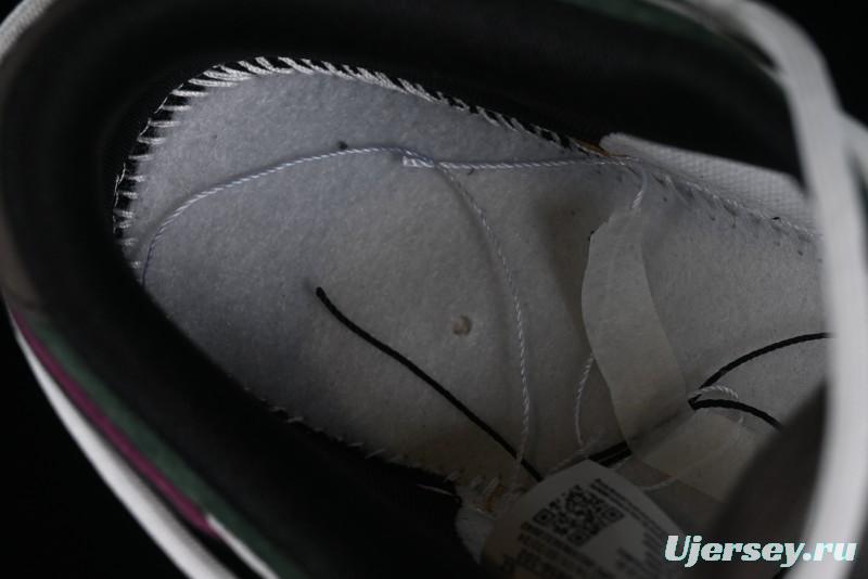 Nike SB Dunk Low Custom Collaboration Otomo Katsuhiro x Nike SB Dunk Low "Steamboy OST" - CT0856-102