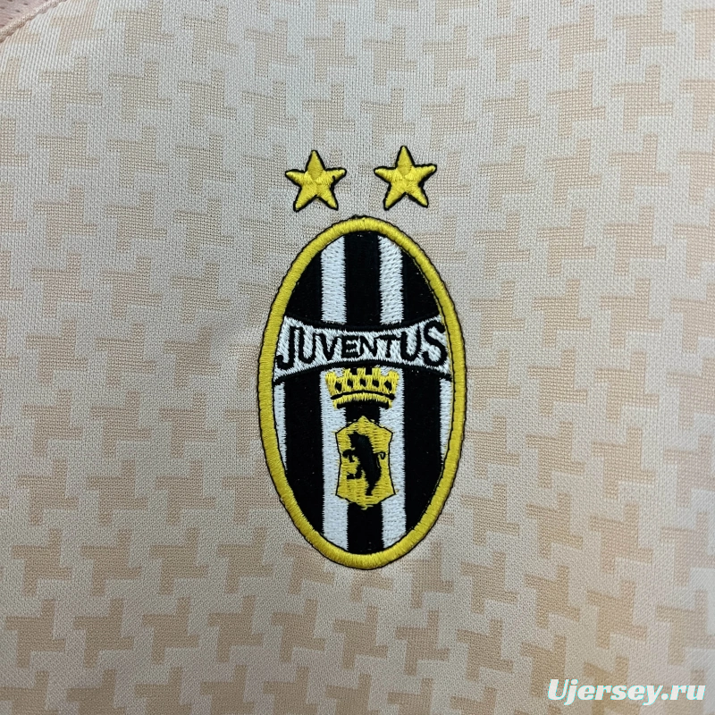 03/04 Retro Juventus Away Jersey