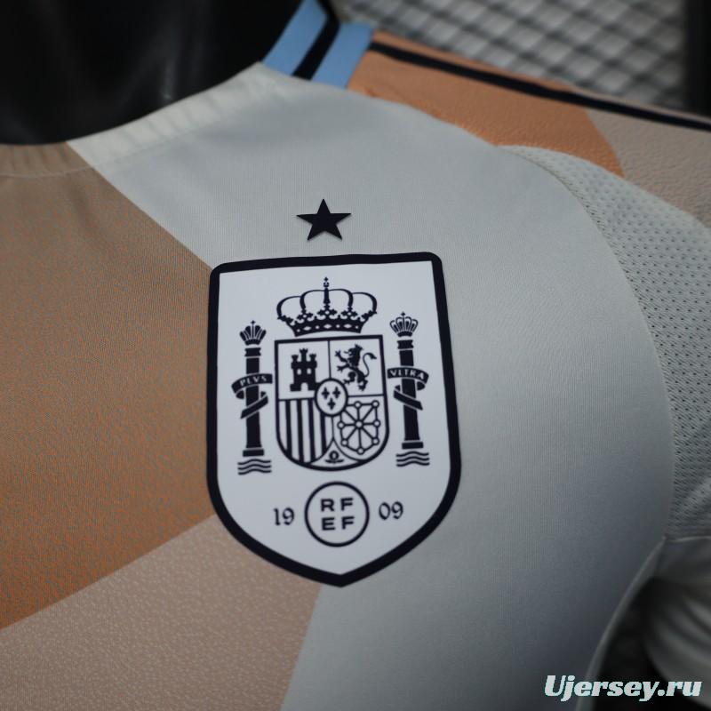 Player Version 2025 Spain Pre-Match White with Geometric Pattern Jersey