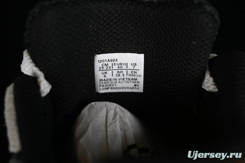 Asics Tiger GEL-1130 Low-Top Retro Running Shoes with GEL Cushioning and Durable Outsole - 1201A924-300