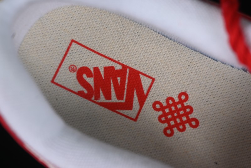 Vans Classics Knu Skool Vr3 Retro Sneakers with Enlarged Toe and Thickened Tongue - VN000CS0JV6