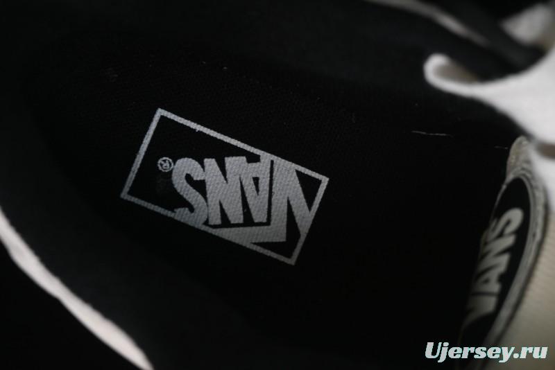 Vans Classics Knu Skool Retro Sneakers with Enlarged Toe and Thickened Tongue - VN000CZUVE1