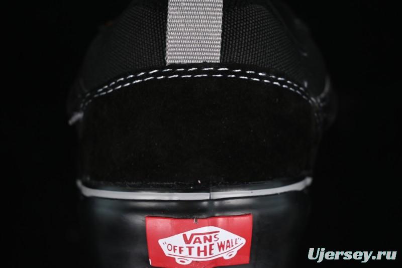 Vans Knu Skool Low Top Retro Casual Vulcanized Slip-On Shoes in Black - VN000CRPBMA