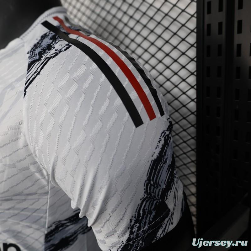 Player Version 25/26 Manchester United White with Marble Pattern and Snapdragon Sponsor Jersey