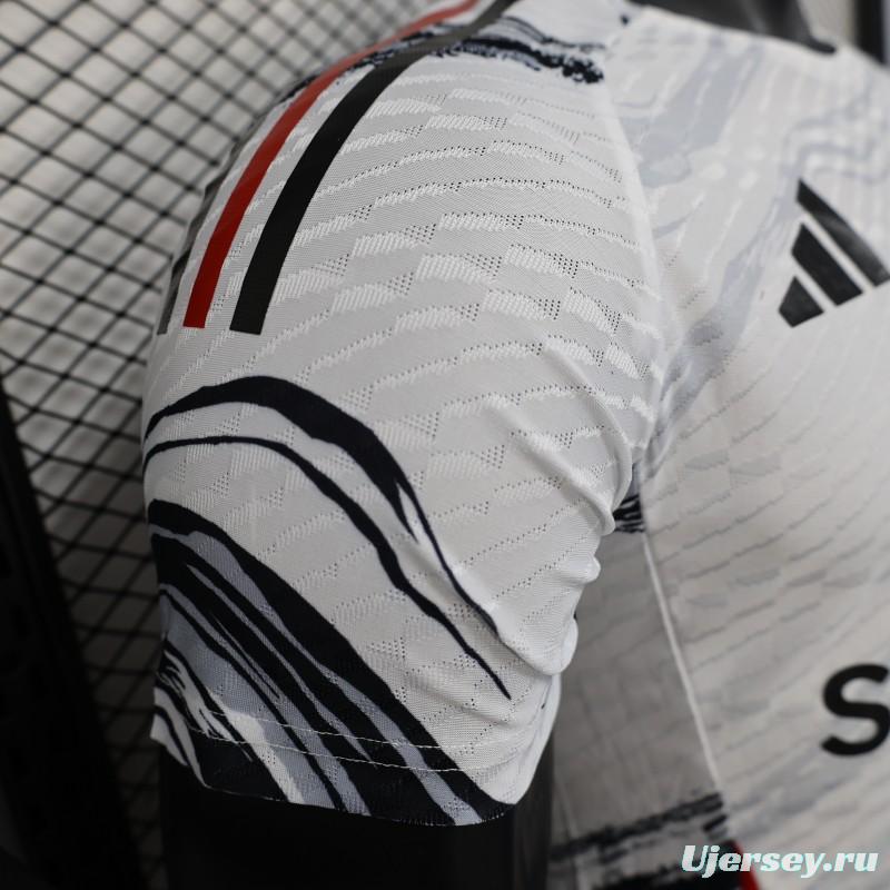Player Version 25/26 Manchester United White with Marble Pattern and Snapdragon Sponsor Jersey