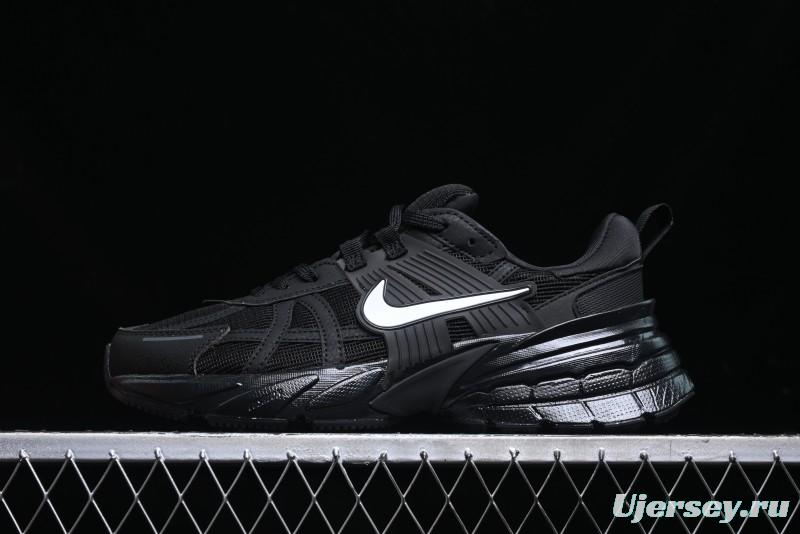 Nike Runtekk V2K Low-Top Retro Running Shoes with Cushlon Foam and Distressed Midsole - HQ1582-001