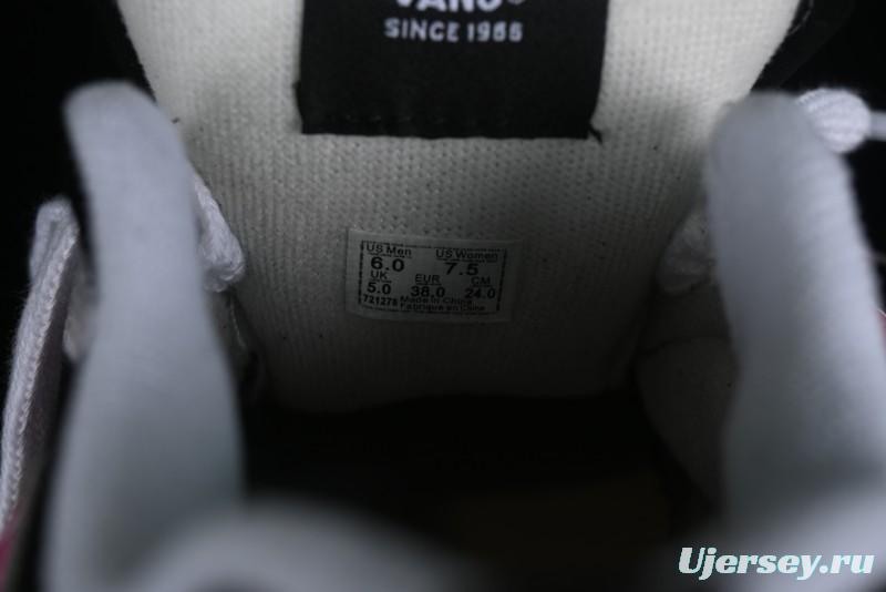 Vans Classics Knu Skool Vulcanized Skate Shoes in Black & Pink - VN0014QC0BV