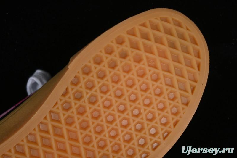 Vans Classics Knu Skool Vulcanized Skate Shoes in Black & Pink - VN0014QC0BV