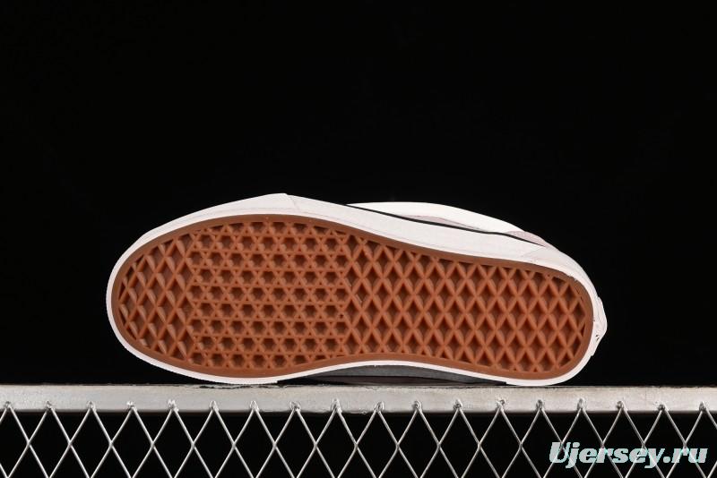 Vans Classics Knu Skool Retro Chunky Tongue Sneakers with Enlarged Toe and Breathable Mesh - VN000CRP0L08