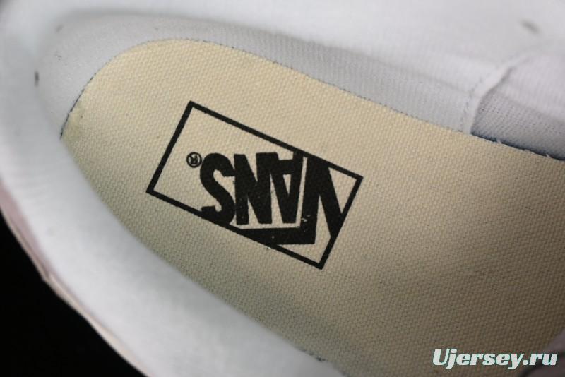 Vans Classics Knu Skool Retro Chunky Tongue Sneakers with Enlarged Toe and Breathable Mesh - VN000CRP0L08