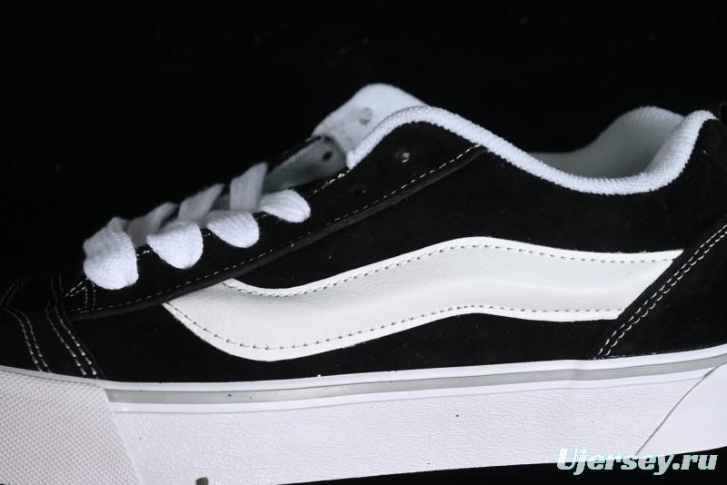 Vans Classics Knu Skool Retro Sneakers in Black & White - VN0AUAK375