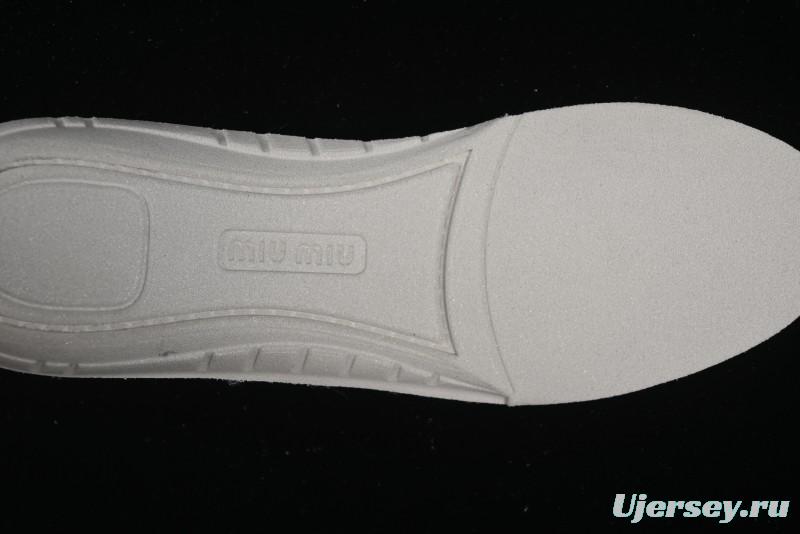 New Balance 530 Metallic Silver Sneakers – Stylish & Sporty Design