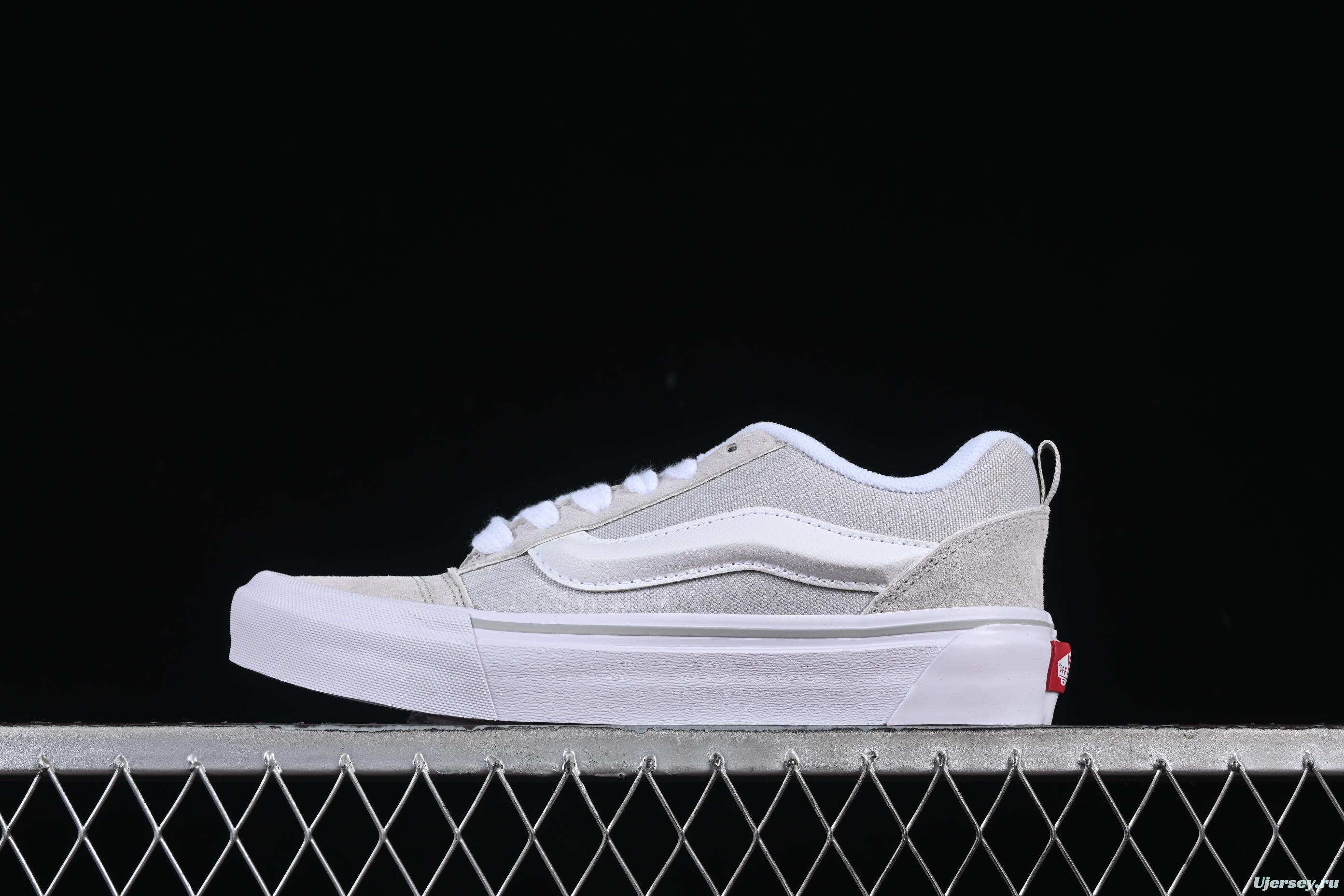 Vans Knu Skool Low-Top Retro Chunky Sneakers with Oversized Logo - VN000CRPBWD