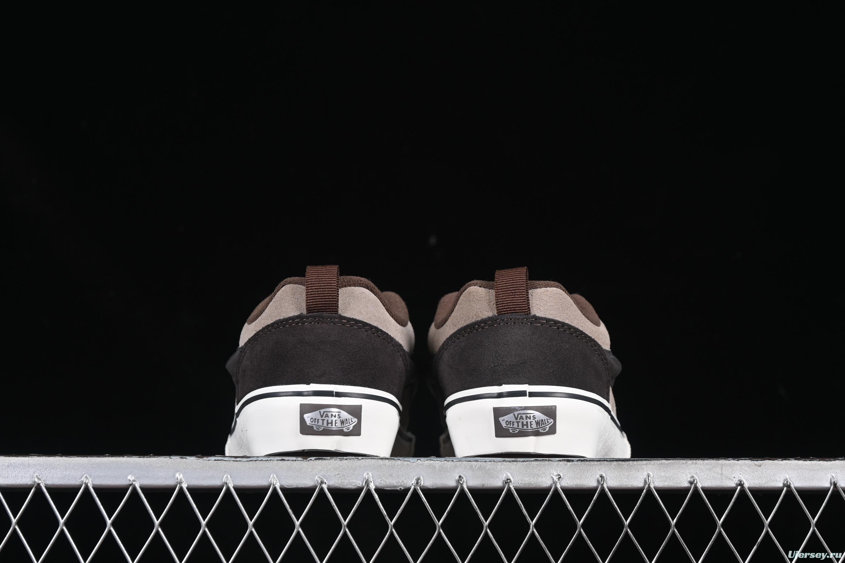 Vans Knu Skool Low-Top Retro Chunky Sneakers with Oversized Logo - VN0009QC2LN