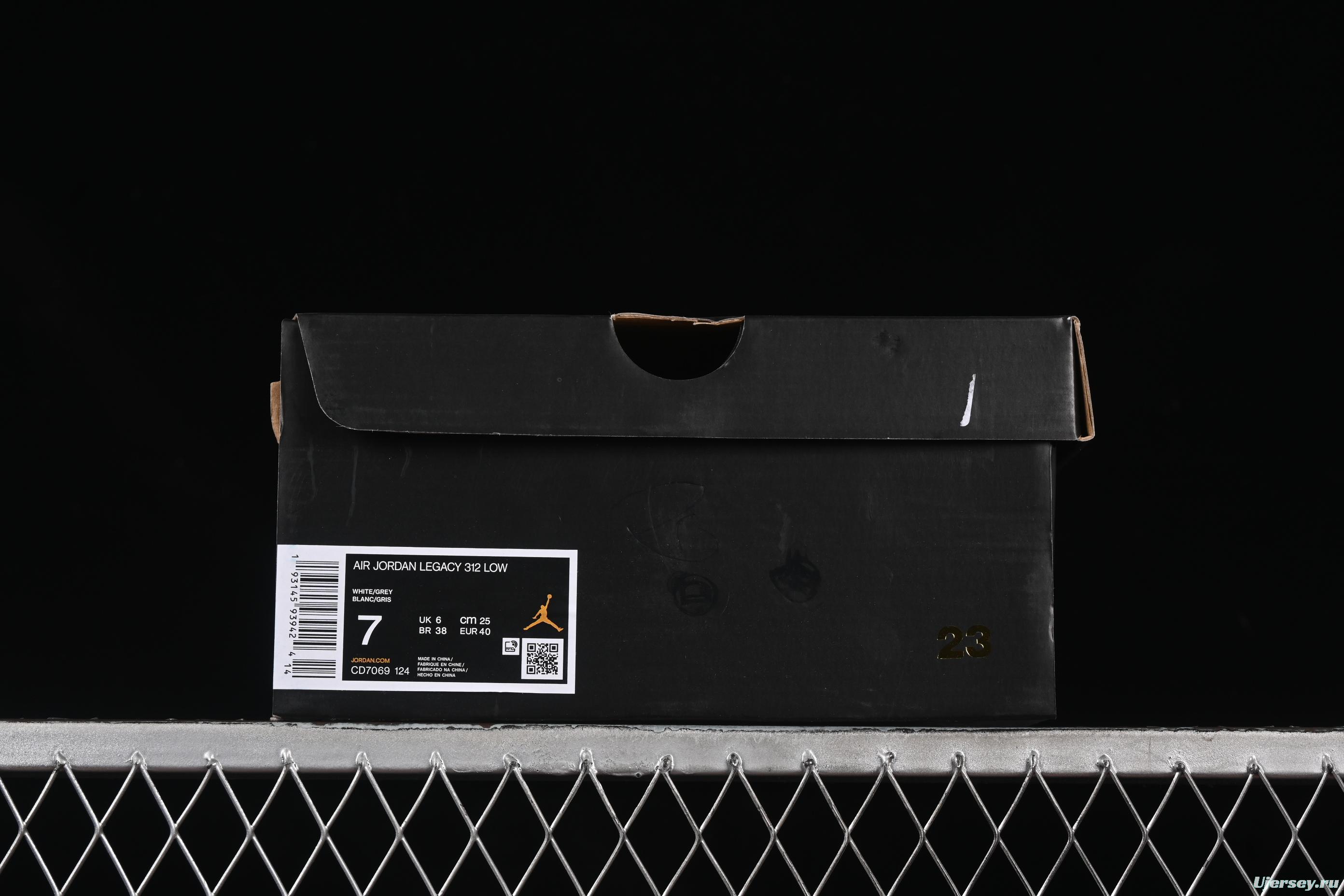 Nike Air Jordan Legacy 312 Low Sneakers with Velcro Strap and Triple Design - CD7069-124