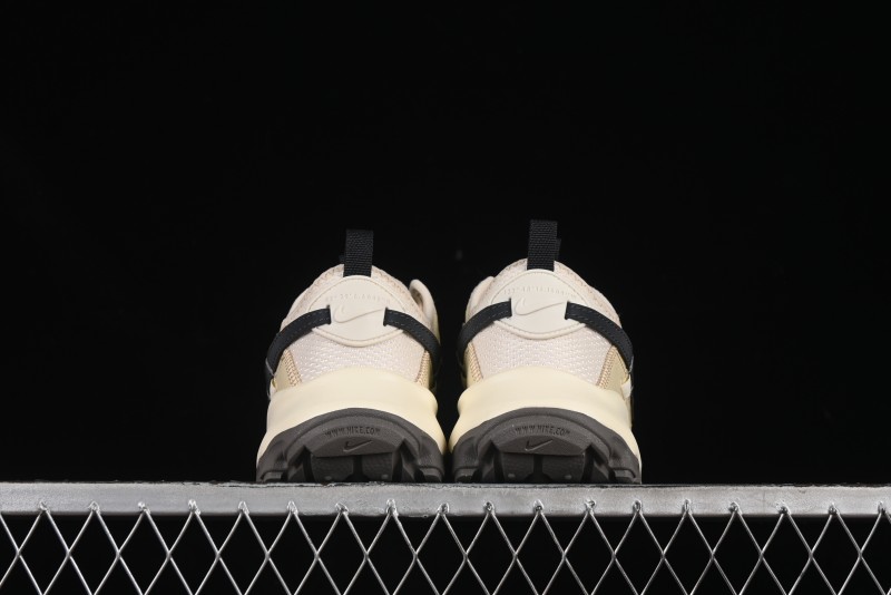 Nike TC 7900 Retro Chunky Dad Shoes with Reflective Swoosh and Cushioned Foam Sole - DD9682-200