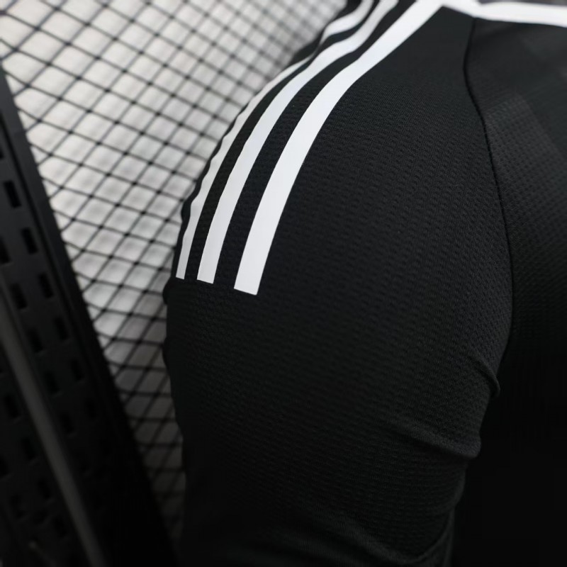 Player Version 25/26 Liverpool Black Goalkeeper Jersey