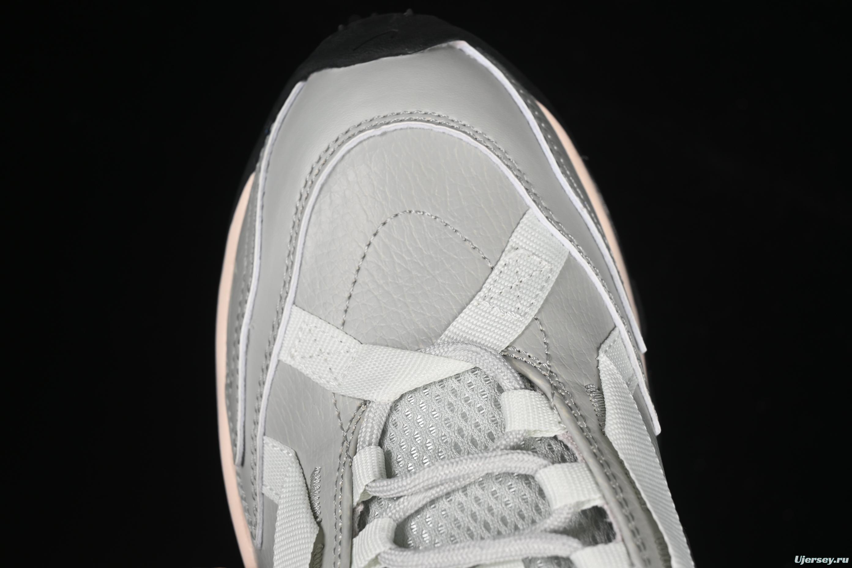 Nike TC 7900 Retro Chunky Sneakers with Reflective Swoosh and Cushioned Sole - DD9682-004