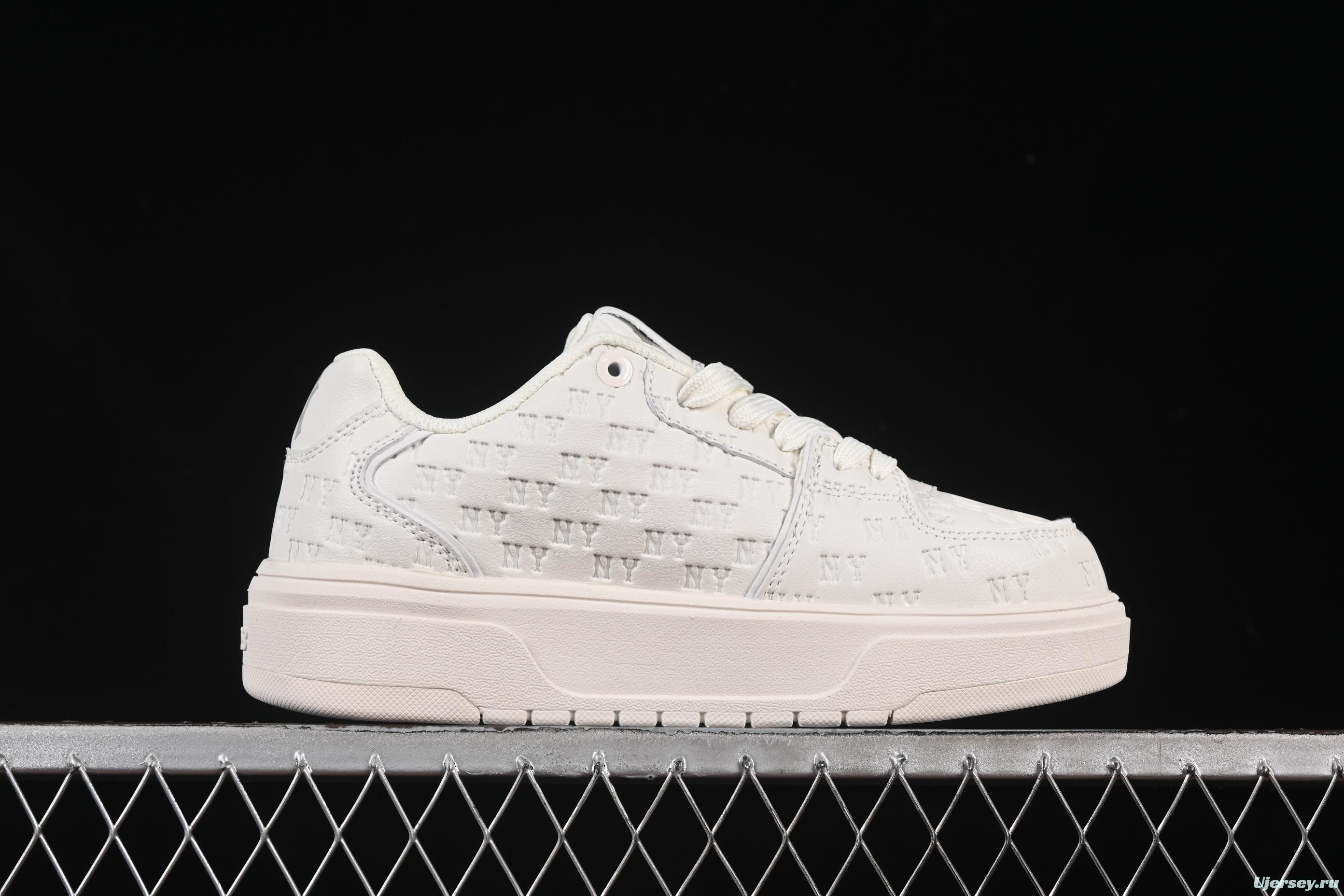 New York Yankees MLB Bigball Chunky Embo Monogram Platform Sneakers - 3ASXE015N50WHS