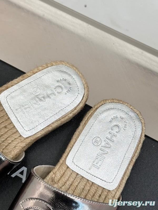 2025 Slippers Chanel Metallic Leather Slippers