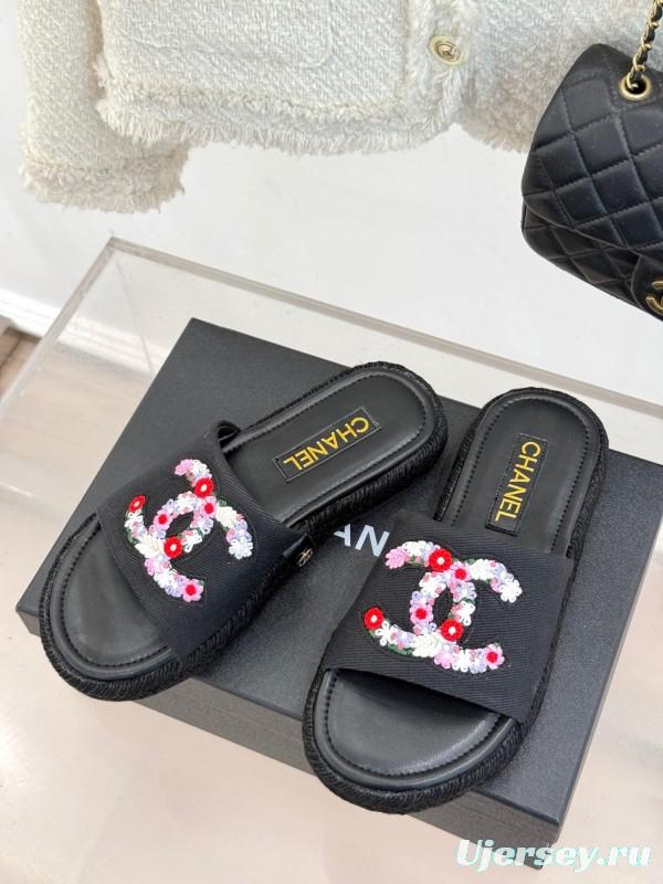 2025 Slippers Chanel Black Embroidered Fabric Slippers