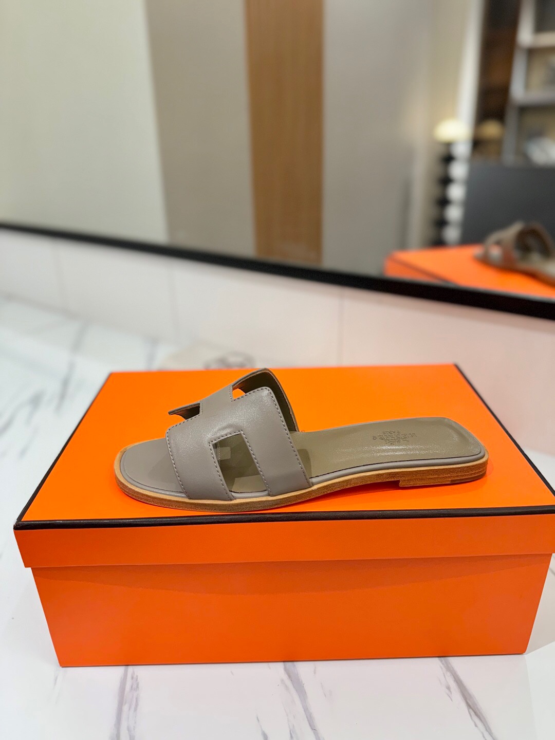 2025 Women Hermès Grey Leather Slippers
