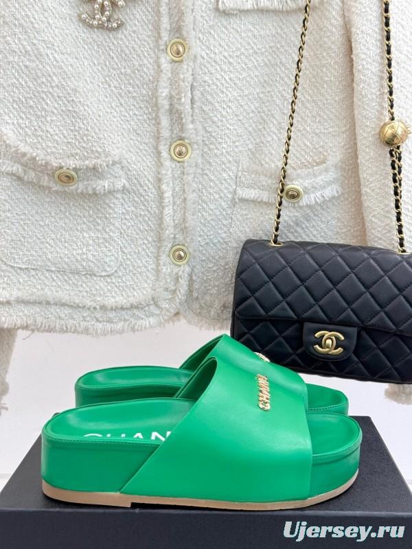 2025 Slippers Chanel Green Leather Slippers