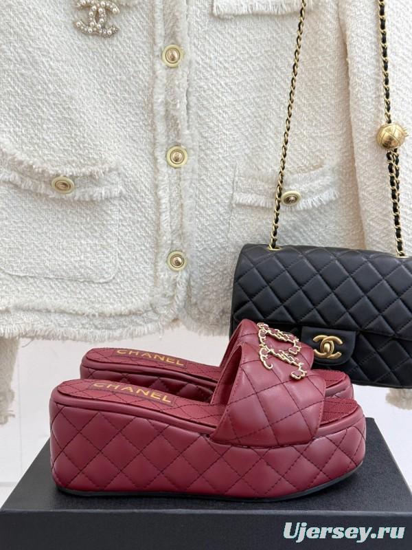2025 Women Chanel Burgundy Leather Slippers Quilted Double C