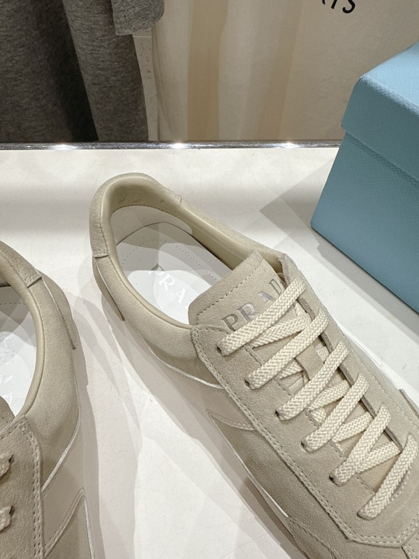 2025 Unisex Bottega Veneta White Leather Sneakers