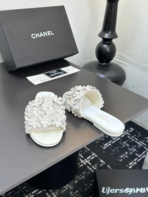 2025 Women Chanel White Leather Slippers