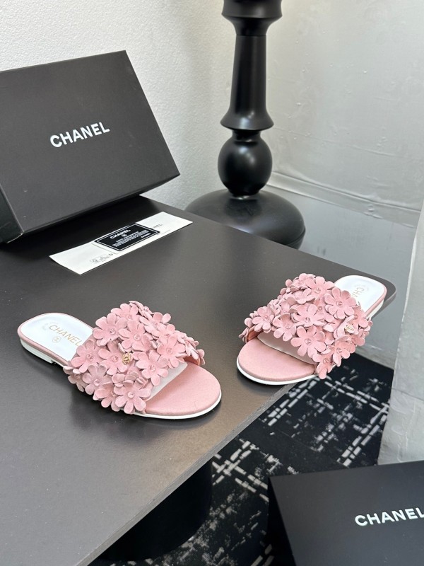 2025 Women Chanel Pink Suede Slippers