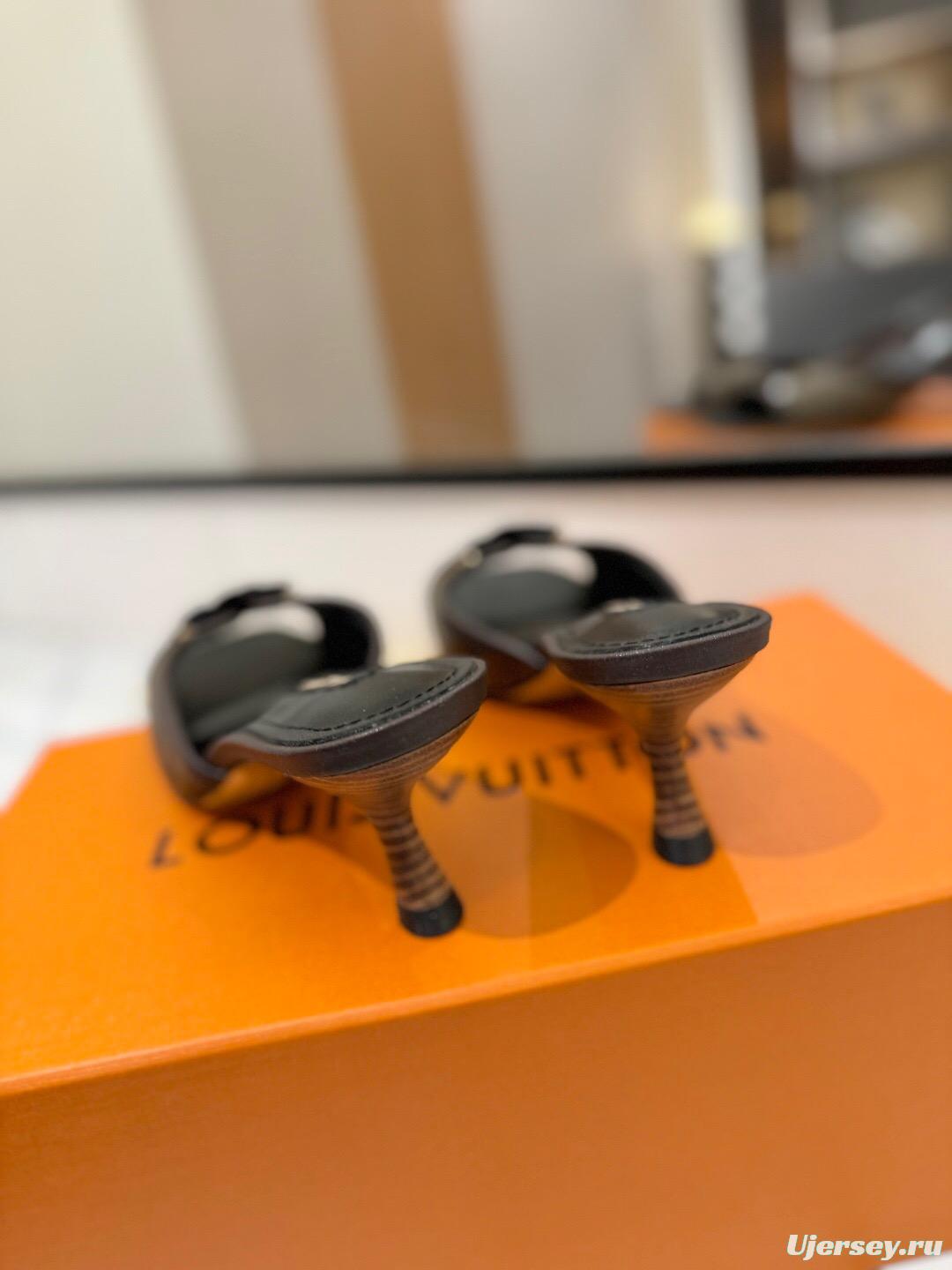 2025 Women Louis Vuitton Brown Monogram Leather Sandals KFY00310