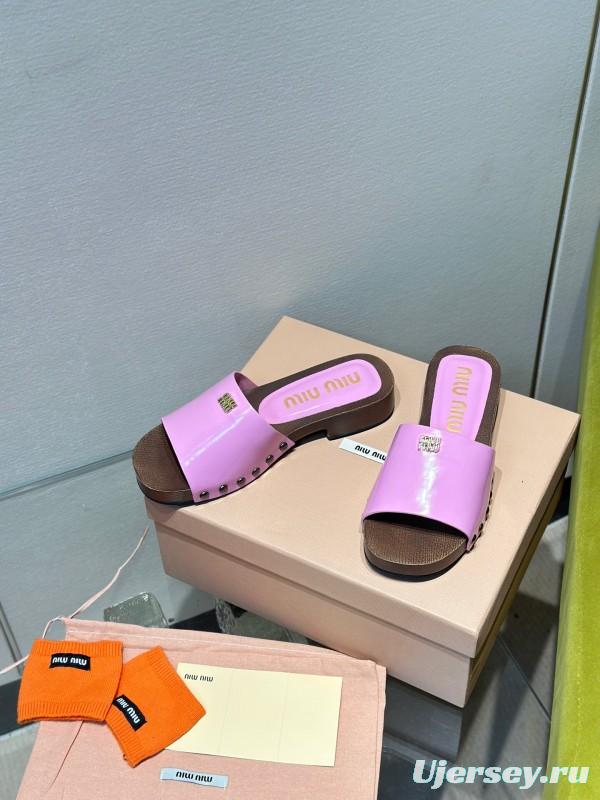 2025 Slippers Miumiu Purple Patent Leather Slippers KFY00230