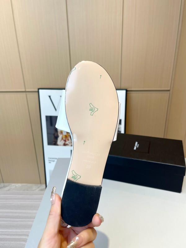 2025 Women Yves Saint Laurent White Leather Slippers LY00180