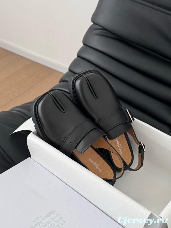 2025 Women MM6 Black Leather Sandals Tabi KFY00310