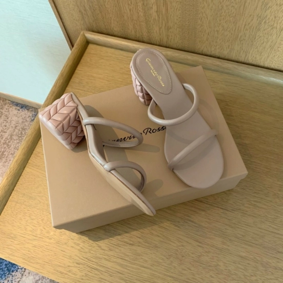 2025 Women Gianvito Rossi Beige Leather Slippers KFY00260