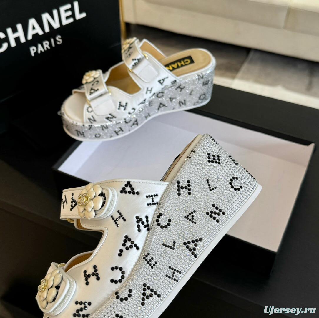 2025 CHANEL White Leather Slippers LY00330