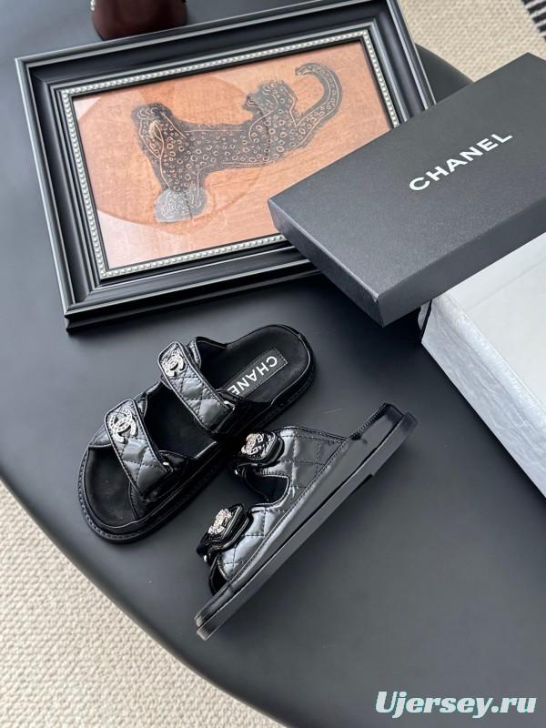 2025 Women Chanel Black Patent Leather Slippers LY00310