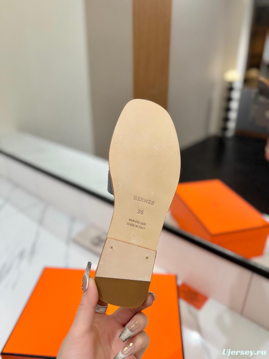 2025 Women Hermès White Leather Slippers KFY00260